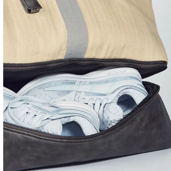 Fabletics The Canal Day Tote Duffle Travel Bag - Picture 4 of 13